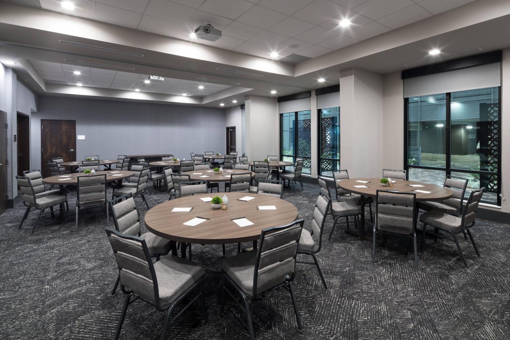 Courtyard By Marriott Houston Heights/I-10 Hotel Exterior photo